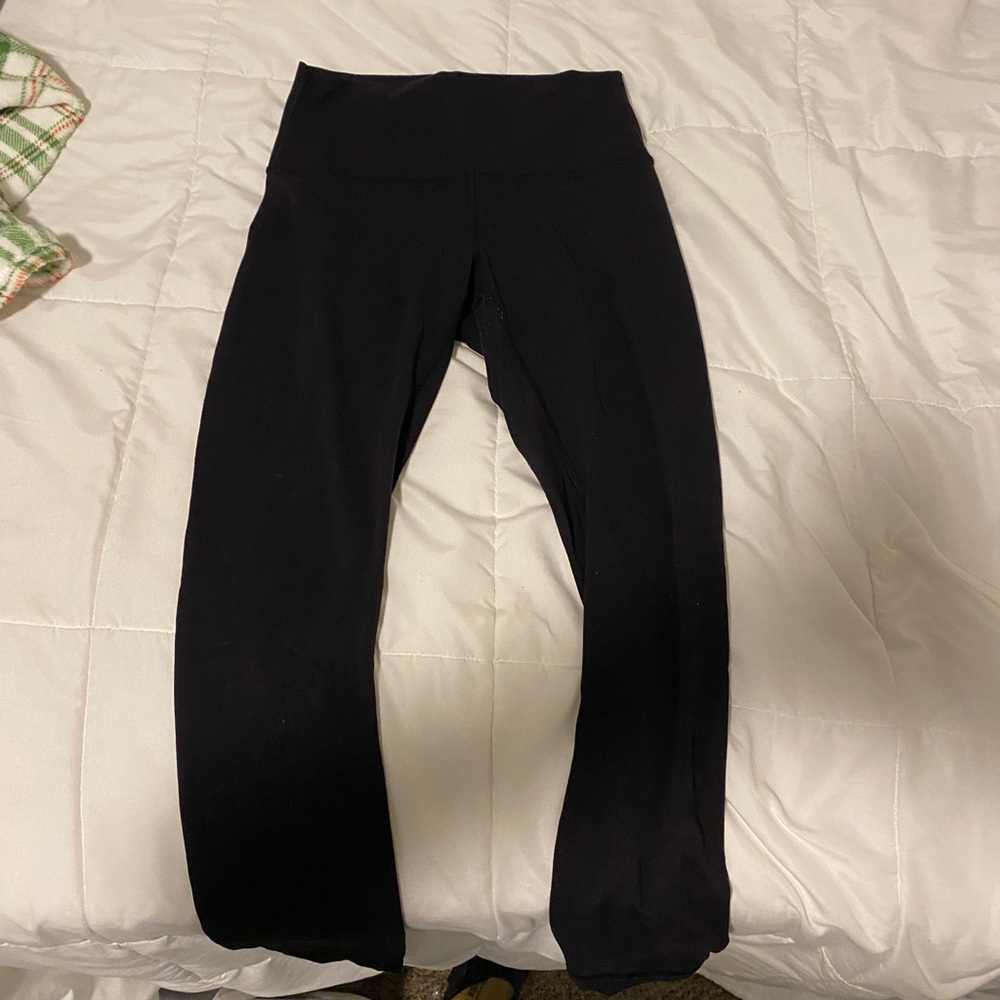 Black Lululemon wonder under leggings, size 4 - Picture 2 of 2